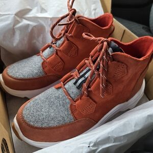 Sorel Kinetic Breakthru Caribou Orange Red Sneaker Boot Size 6.5 NL4903-849